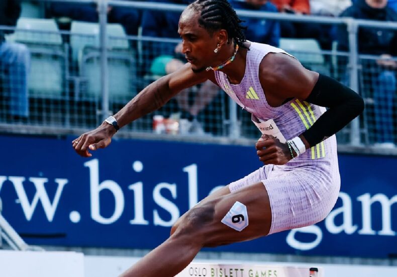Alison dos Santos hurdles win